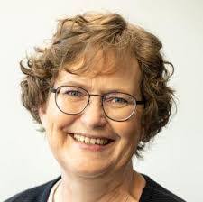 Stephanie Voss's Instagram, Twitter & Facebook