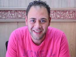 محمد على رزق وزوجته مع الهضبة. Ù…Ø­Ù…Ø¯ Ø¹Ù„ÙŠ Ø±Ø²Ù‚ ÙŠØ­ØªÙÙ„ Ø¨Ø¹Ù‚Ø¯ Ù‚Ø±Ø§Ù†Ù‡ Ù…ØµØ±Ø§ÙˆÙ‰