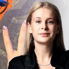 Vi bör prata om Buschs naglar, inte om jackan