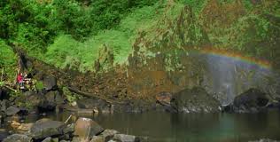 Nama air terjun ini adalah coban pelangi, terletak di kaki gunung semeru dan memang berada di di jalur pendakian gunung tertinggi jawa ini. Tips Mendaki Air Terjun Pelangi Dalam Filem Pinjamkan Hatiku