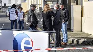 Les allocations restantes vous seront versées si et seulement si vous redevenez demandeur d'emploi et que vous avez arrêté votre activité. A Valence Un Homme Tue Une Conseillere De Pole Emploi Et Une Employee Avec Une Arme A Feu Ladepeche Fr
