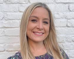 Lauren Lundquist's Instagram, Twitter & Facebook