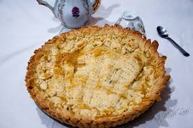 La torta di mele con la pasta madre è infatti tutto questo, golosa, sana e nutriente. Crostata Decorata Ripiena Con Confettura Di Prugne Pasta Madre Lover Pane A Lievitazione Naturale E Nozioni Di Arte Bianca