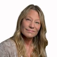 Kris Lind's Instagram, Twitter & Facebook