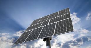 Solar energy) بأنها الإشعاع الصادر عن الشمس، والذي يُنتج الحرارة، ويتسبب في حدوث تفاعلات كيميائية، وهي أحد المصادر المتجددة للطاقة. Ù…Ø§ Ù‡ÙŠ Ø·Ø±ÙŠÙ‚Ø© Ø¹Ù…Ù„ Ø§Ù„Ø®Ù„Ø§ÙŠØ§ Ø§Ù„Ø´Ù…Ø³ÙŠØ© Ø¬Ù†ÙˆØ¨ÙŠØ©
