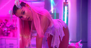 Ariana Grandes 7 Rings Debuts At Number 1 On The Official