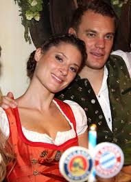 „ich hatte keine ahnung, dass manuel heiratet. Pop Goes The World Manu Fan Manuel Neuer Und Freundin Kathrin