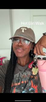 How I hot girl walk while living in the City! #templeuniversity  #hotgirlwalk #philly #collegelife #thingstodo