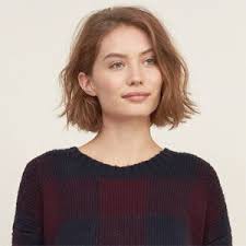 Dayna Frazer Is Model And Lifestyle Blogger She Was In A Relationship With Actor Boyfriend Dylan Sprouse Sh French Haircut Messy Short Hair Short Hair Styles