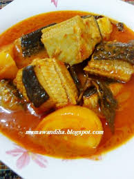 Hari ini saya menggunakan ikan pari yang memang isinya sangat. Asam Pedas Ikan Pari