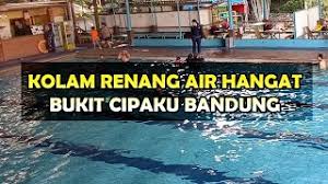 Kolam renang yang satu ini menawarkan harga tiket masuk yang sangat ramah pelajar dan mahasiswa. Wisata Ke Bandung Cobain Deh Serunya Berenang Di Kolam Renang Air Hangat Bukit Cipaku Youtube