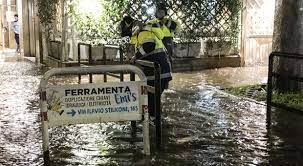 Jun 09, 2021 · violento maltempo ancora a roma. Allerta Meteo A Roma Venti Di Burrasca E Nubifragi Chiuso Il Cimitero Del Verano