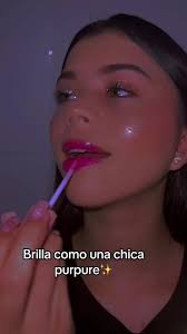 Tu Amiga La Que Usa Brillitos