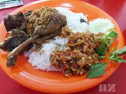 Mulai dari sate hingga sajian bebek sinjay yang aduhai nikmat. Berburu Kuliner Bebek Di Madura Kelezatannya Menggoda