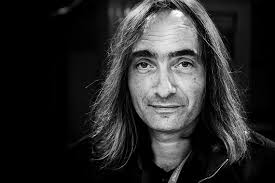 Daniel Raczyński z portretami w obiektywie