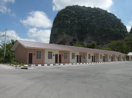 Sebagai tanda penghormatan, satu majlis penganugerahan akan di adakan di padang permainan taman emas bukit keteri pada 26/1/2011 jam 9.00 malam. Kedai Bukit Keteri