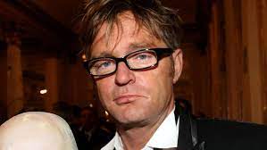 Filippo facci is a journalist who lives in milan and from time to time writes books. Chiambretti Prende Le Distanze Dal Suo Ospite Facci Ha Esagerato