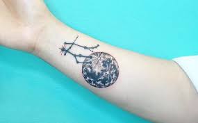 This tattoo of the gemini star sign surrounded by flowers induces warm feelings and celebrates the curious, passionate, and crazy nature of a gemini. 111 Gemini Tattoos Find Which One Is Right For You