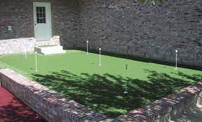 28 Outdoor Indoor Putting Greens Mats Designs Ideas Indoor Putting Green Backyard Putting Green Putting Greens
