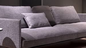 Dank seiner grandiosen verstellmöglichkeiten lässt das sofa 340 nova von rolf benz diverse körperpositionen zu damit eignet sich diese couch fürs mittagschläfchen, zum gemütlichen lesen und zum fernsehen gleichermaßen. Rolf Benz Liv Youtube