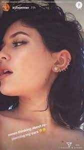 Hahnchenfilet Mit Parmesankruste Zu Bandnudeln Le Piercing Le Nouveau Tatouage Kylie Jenner Hesite A User De Unique Ear Piercings Ear Piercings Piercings