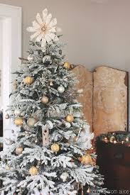 From rustic to modern, see some of while we've included traditional designs like stars and snowflakes, there are a slew of christmas tree topper options for the person who loves something a little more unexpected. 8 Beautifully Unusual Unique Christmas Tree Topper Ideas