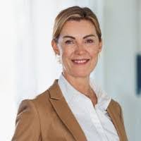 Carolyn Arndt's Instagram, Twitter & Facebook