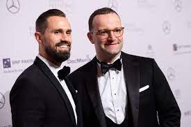 Jens spahn (born 16 may 1980) is a german politician currently serving as federal minister of health in the fourth merkel cabinet. Jens Spahns Luxus Villa Medien Durfen Nun Doch Kaufpreis Nennen