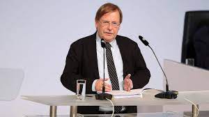Rainer koch mit einer delegation des vebandes zum fc töging. Stellungnahme Dr Rainer Koch Zum Thema Dfb Infront Dfb Deutscher Fussball Bund E V