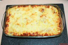 Dovlecei cu branza la cuptor. Cartofii Gratinati La Cuptor Cu Branza Cascaval Sunca Oua Si Smantana Sunt Perfecti Ca Si Garnitura La Fripturi Sau Ca Fel In Si Food Recipes Food And Drink