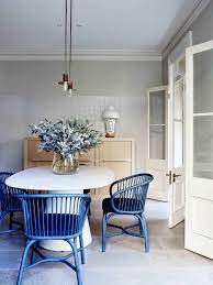 A sensitive update to this handsome heritage house has made it fresh and relevant for a family of six. Sydney Heritage House With Contemporary Eat In Kitchen Domenico Mori Wall Tiles From Boffi Stolovaya V Sinih Tonah Dizajn Stolovoj Sovremennaya Stolovaya