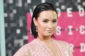 In 2007, demi lovato got a part on a short. Demi Lovato Feiert Ihr Coming Out Sie Ist Pansexuell Gala De