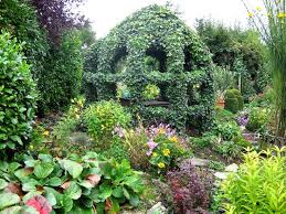 Liebst Du Deinen Garten Aber Nicht Die Gartenarbeit Dann Solltest Du Einen Pflegeleichten Garten Anlegen Der T Pflegeleichter Garten Garten Gartengestaltung