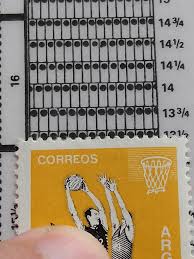 FILATELIA BASICA. Que es el dentado en un sello? Es la cantidad de  ranuras(dientes) que entran en 2 cm. Para medirlo se usa un odontómetro,  que puede ser de metal, cartón...y si