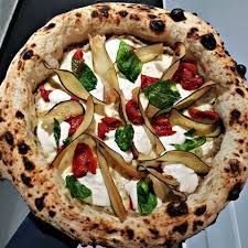 Altra variazione sul tema pizza margherita ma, in questo caso, rivolta a chi ama i sapori forti e le pizze leggere estive: Finale Di Partita Le Nostre 38 Pizze Per L Estate Da Non Perdere Luciano Pignataro Wine Blog