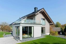 Massives Holzhaus Im Sinne Walter Gropius Holzhaus Sonnblick Haus Modernisieren Haus Architektur