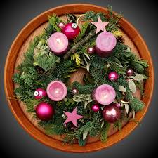 A noël, composez un super centre de table table avec de jolis proteas, chaudement emmitouflés dans un ruban de fourrure. 5 Idees De Decoration De Noel A Faire Soi Meme