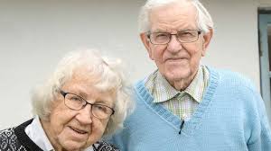 Med humor, gnabb och kärlek mot ett långt liv tillsammans