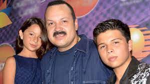 Pepe aguilar, nombre artístico de josé antonio aguilar ([madrid españa madrid , 7 de agosto de 1968), es un cantante, compositor, músico, productor y empresario [[española y mexicana. Pepe Aguilar Quiere Hijos Artistas Mas No Famosos Youtube
