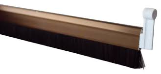 Découvrez notre sélection de bas de porte isolant sur bricozor. Bas De Porte Automatique Aluminium Avec Brosse A Visser L 1 M Brico Depot