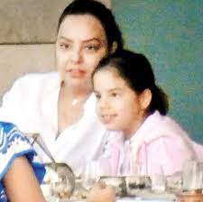 Gündeş, kızını konser programlarında yanına almak yerine bakıcılarına emanet ediyor. Ebru Gundes In Kizi Alara Buyudu