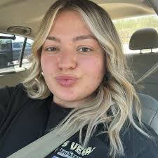 Are there available dog groomers in Wickenburg?