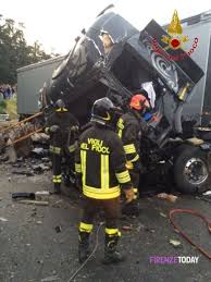 Un automobilista ha perso il controllo della sua. Incidente Sull Autostrada A1 Tir Di Traverso Tra Incisa E Firenze Sud