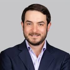 Kara Frank's Instagram, Twitter & Facebook