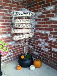 50 Halloween Front Porch Decorations 2017 Harry Potter Halloween Party Harry Potter Halloween Decorations Harry Potter Halloween