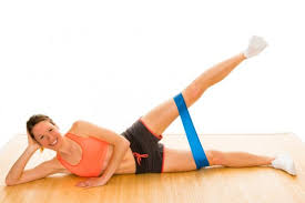Empieza por hacer series de 20 sentadillas de sumo para adelgazar los muslos. Ejercicios Quema Grasas Para Hacer En Casa 11 Pasos