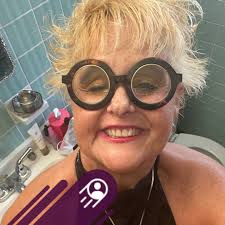 Alexa, play Lana Del Rey's “Shades of Cool” 🕶🐰