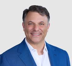 Kent Bliss's Instagram, Twitter & Facebook