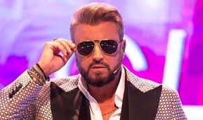 Romanian model, fashion designer, media personality, and businessperson. Motivul Pentru Care CÄƒtÄƒlin Botezatu RÄƒmane FÄƒrÄƒ Job Din Cauza Problemelor De SÄƒnÄƒtate Ce Decizie A Luat Impact