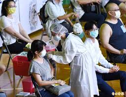 Jun 30, 2021 · 英國牛津大學混打疫苗的研究引起各界關注，中研院生醫所兼任研究員何美鄉指出，台灣人常有bnt疫苗比較好的迷思，但英國研究t細胞活化結果顯示. Au6tgqfrajfcfm